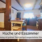 Bernsdorfer Strasse - Zentrumsnah, Teilweise Mit Balkon Oder Terrasse, Grosse Parkanlage - Ideal Fuer Familien, Paare Und Geschaeftsleute アパート *