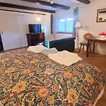 Bernsdorfer Strasse - Zentrumsnah, Teilweise Mit Balkon Oder Terrasse, Grosse Parkanlage - Ideal Fuer Familien, Paare Und Geschaeftsleute アパート ケムニッツ