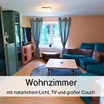 Bernsdorfer Strasse - Zentrumsnah, Teilweise Mit Balkon Oder Terrasse, Grosse Parkanlage - Ideal Fuer Familien, Paare Und Geschaeftsleute アパート *