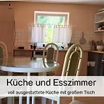 Bernsdorfer Strasse - Zentrumsnah, Teilweise Mit Balkon Oder Terrasse, Grosse Parkanlage - Ideal Fuer Familien, Paare Und Geschaeftsleute アパート