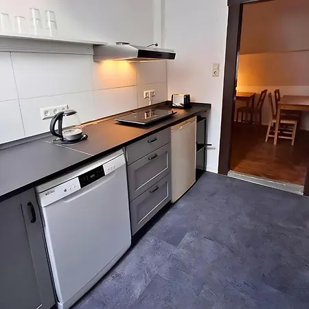 Bernsdorfer Strasse - Zentrumsnah, Teilweise Mit Balkon Oder Terrasse, Grosse Parkanlage - Ideal Fuer Familien, Paare Und Geschaeftsleute 아파트